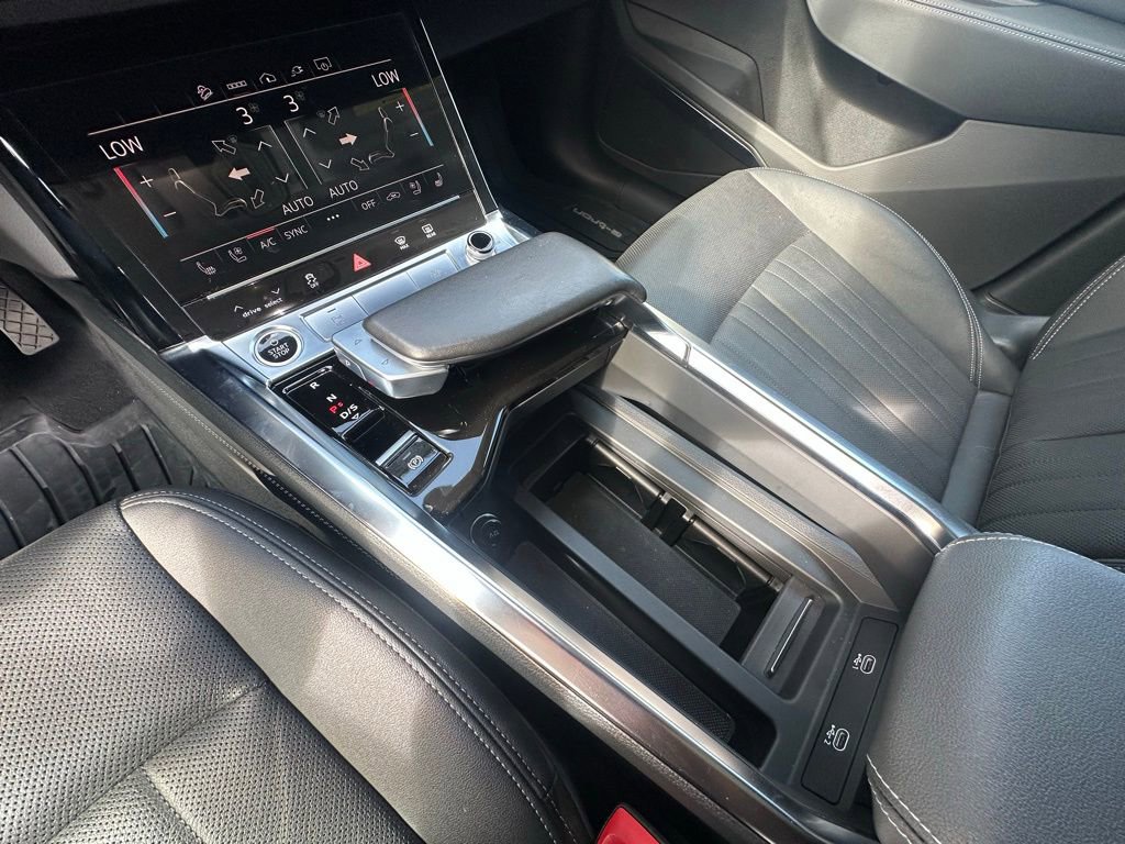Used 2022 Audi e-tron Premium Plus w/ Premium Plus Package image 30