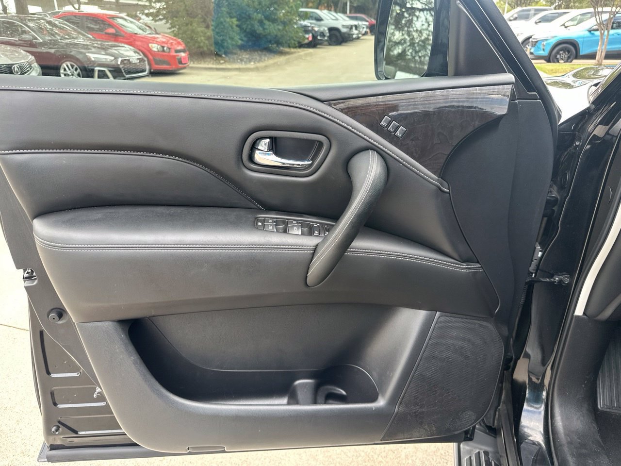 Used 2024 INFINITI QX80 Luxe w/ Cargo Package RWD image 10