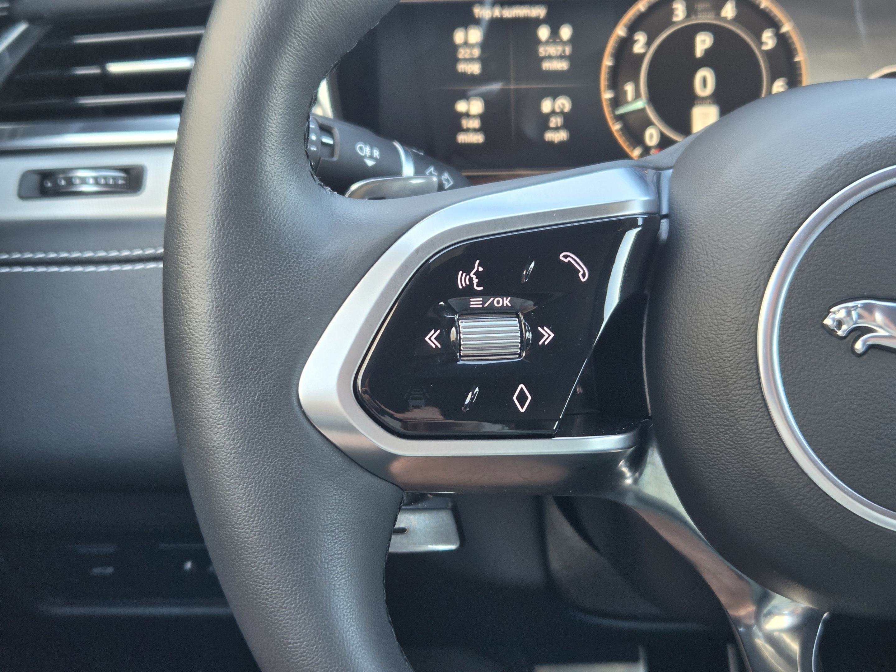 Certified 2024 Jaguar XF R-Dynamic SE AWD/4WD image 25