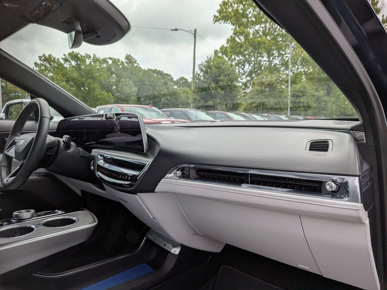 Used 2024 Cadillac Lyriq Luxury RWD image 40