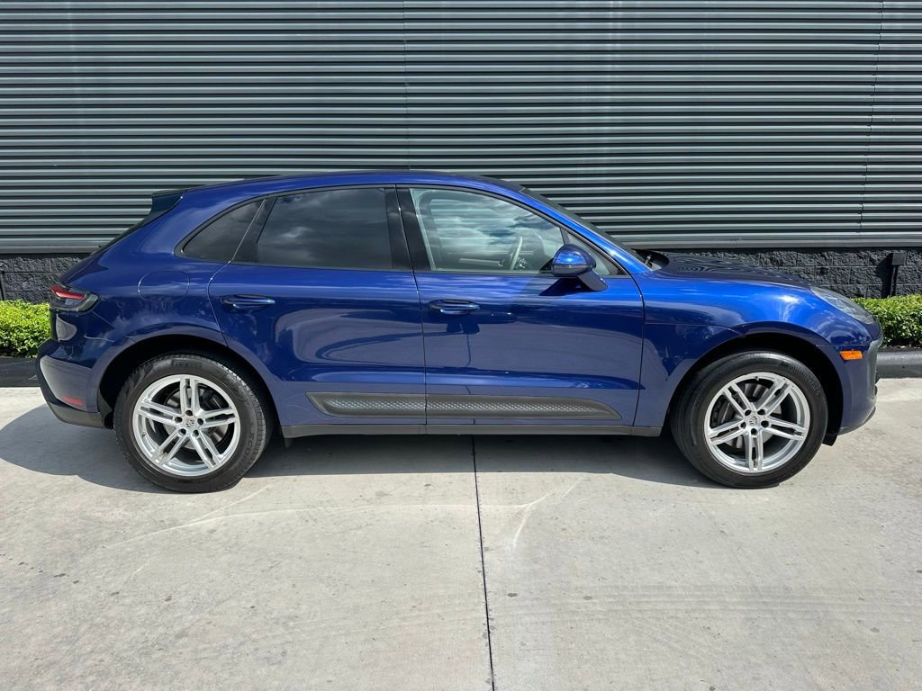 Certified 2022 Porsche Macan AWD/4WD image 10