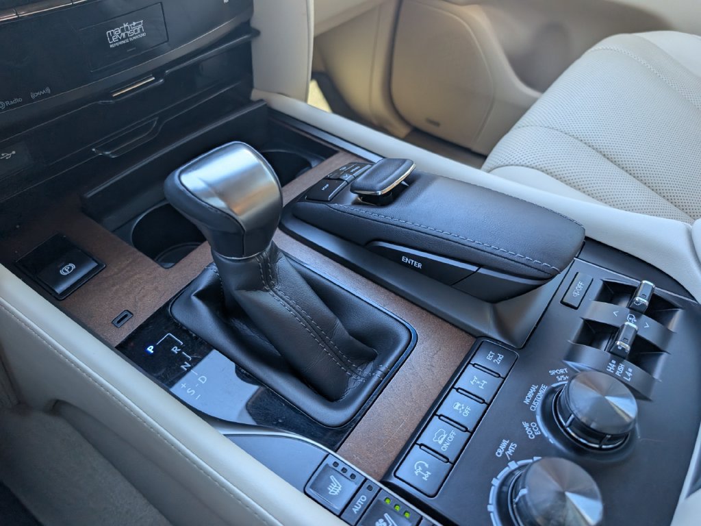 Used 2021 Lexus LX 570 4WD w/ Luxury Package image 20