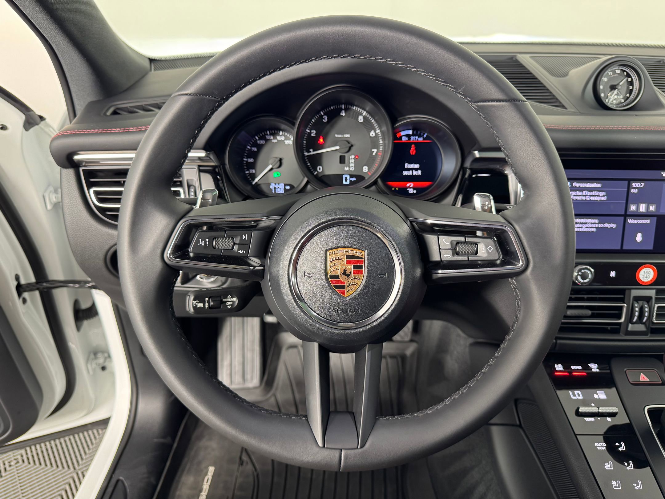 Certified 2026 Porsche Macan image 30