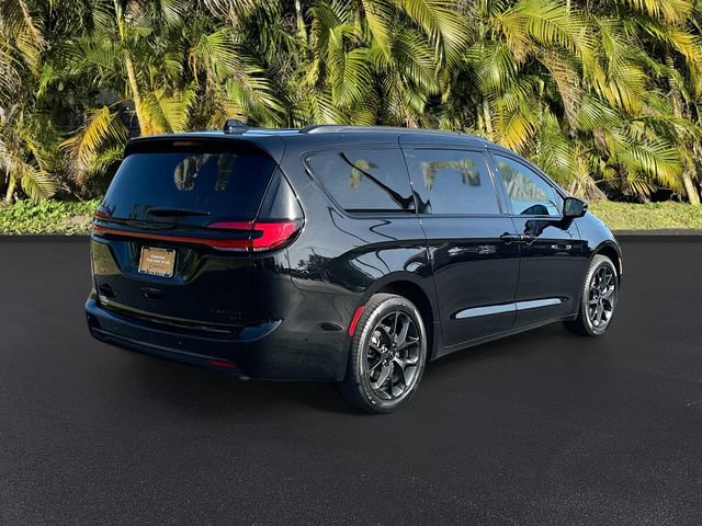 Used 2025 Chrysler Pacifica Limited w/ Uconnect Theater Family Group AWD/4WD image 5