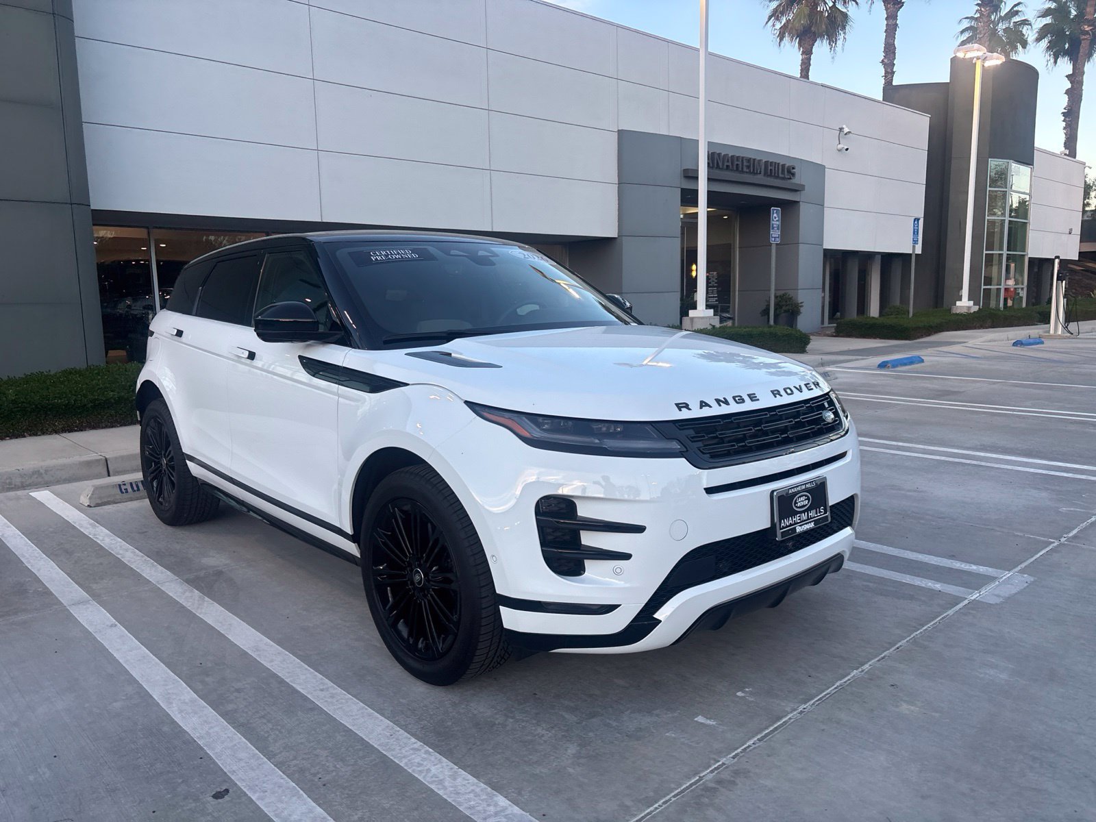 Used 2026 Land Rover Range Rover Evoque Dynamic SE AWD/4WD image 2