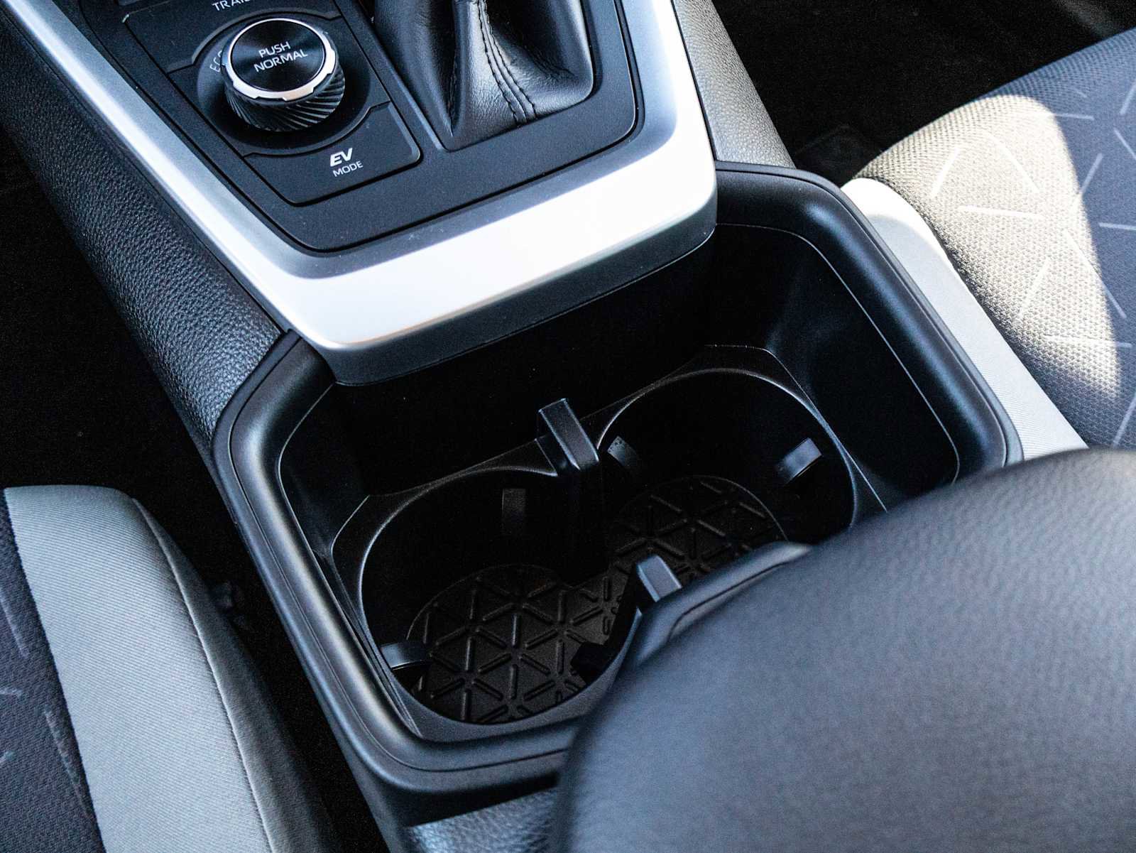 Used 2025 Toyota RAV4 XLE w/ Convenience Package image 21