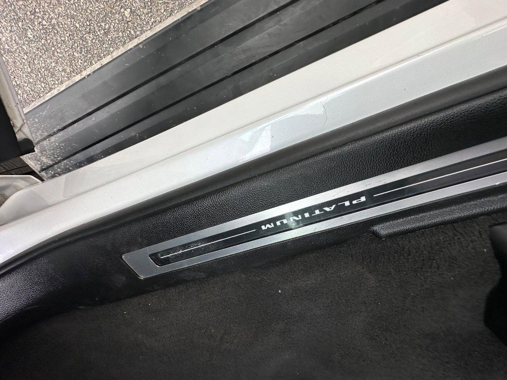 Used 2020 Cadillac Escalade Platinum image 17