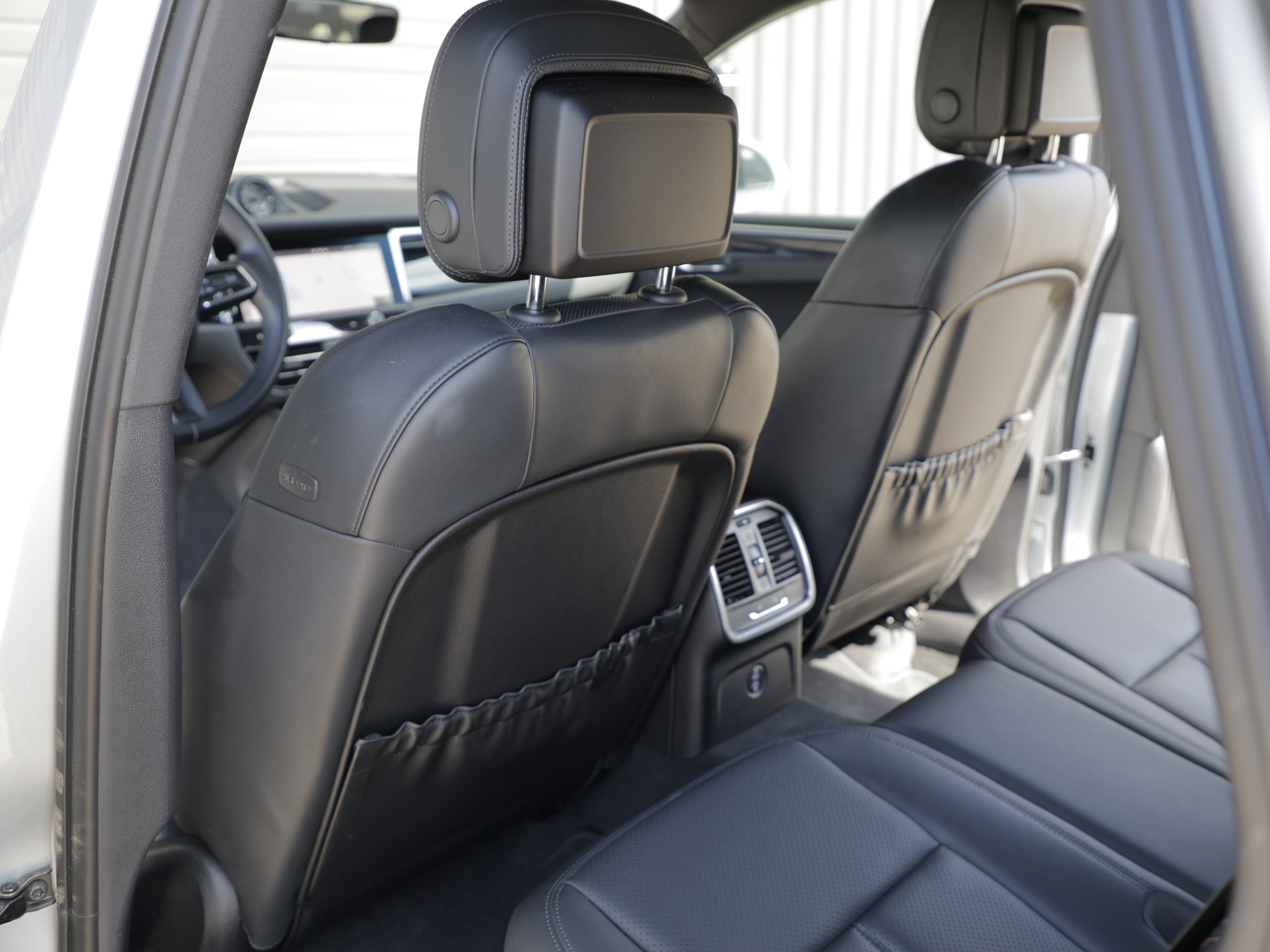 Certified 2023 Porsche Macan Turbo AWD/4WD image 19