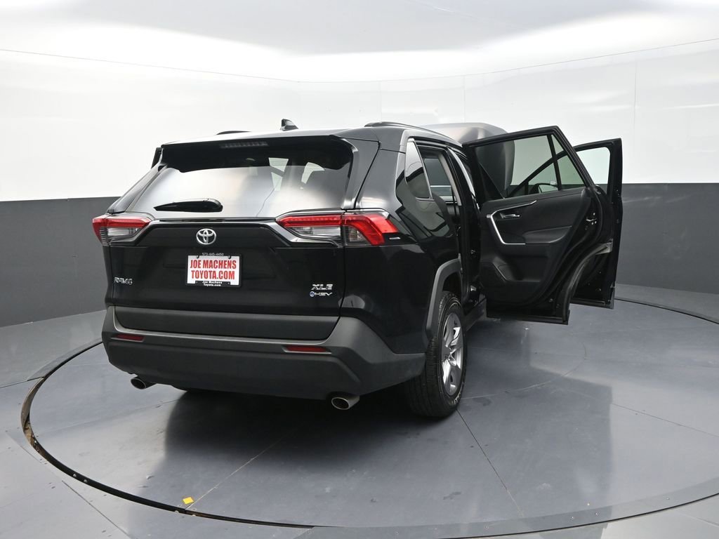Used 2025 Toyota RAV4 XLE image 34