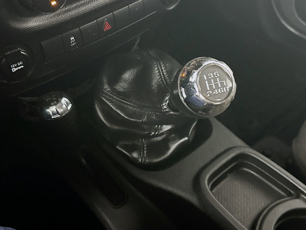 Used 2015 Jeep Wrangler Unlimited Sport w/ Connectivity Group image 16