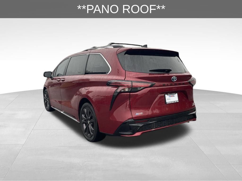 Used 2023 Toyota Sienna XSE image 7