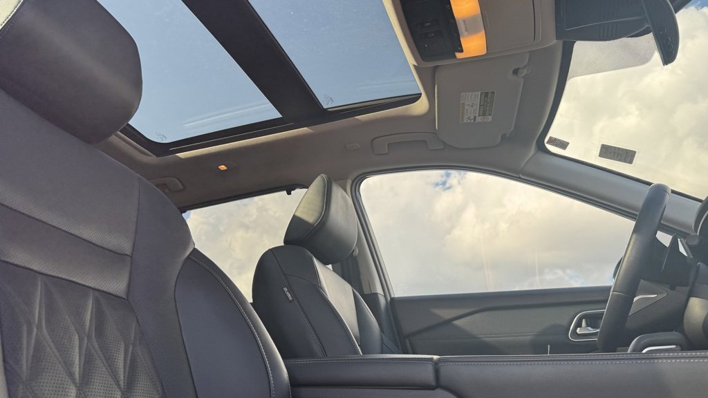 Used 2022 Nissan Rogue Platinum w/ Head-Up Display Package image 21