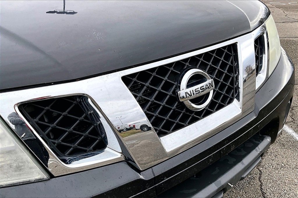 Used 2015 Nissan Frontier SV image 28