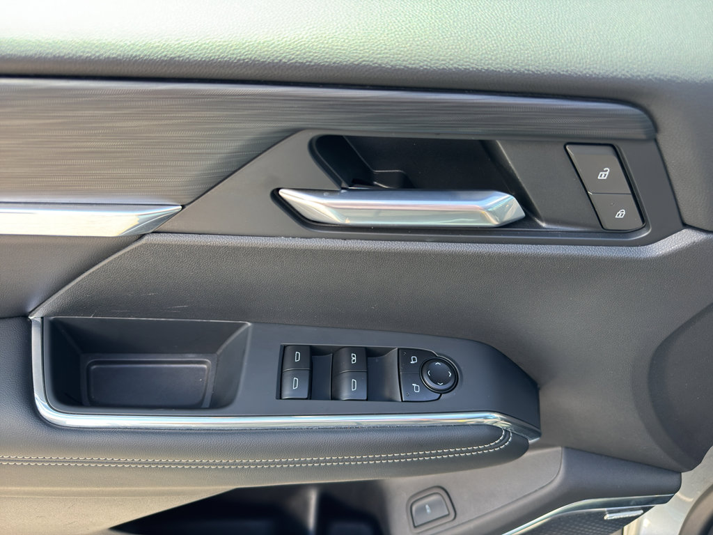 Used 2025 GMC Acadia Elevation image 16