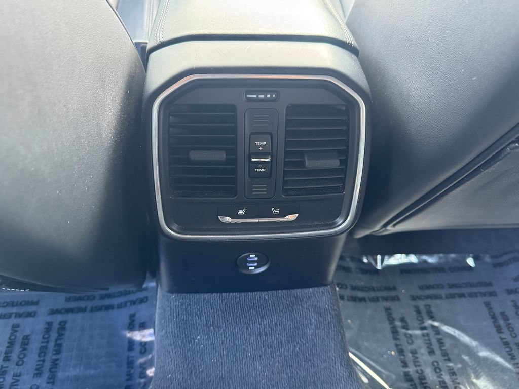 Used 2022 Porsche Macan AWD/4WD image 17