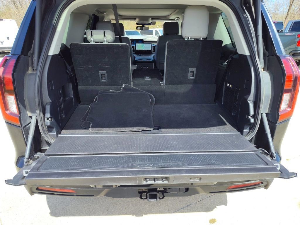 Used 2025 Ford Expedition Active image 16