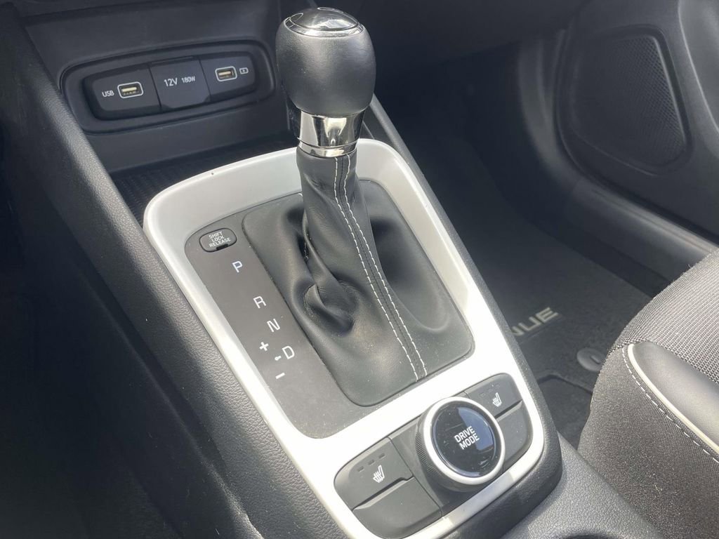 Used 2022 Hyundai Venue Limited image 20