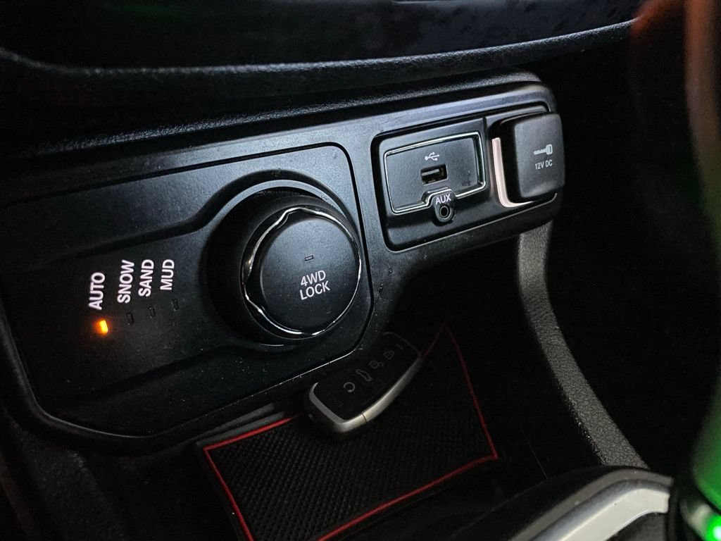 Used 2021 Jeep Renegade Latitude AWD/4WD image 32
