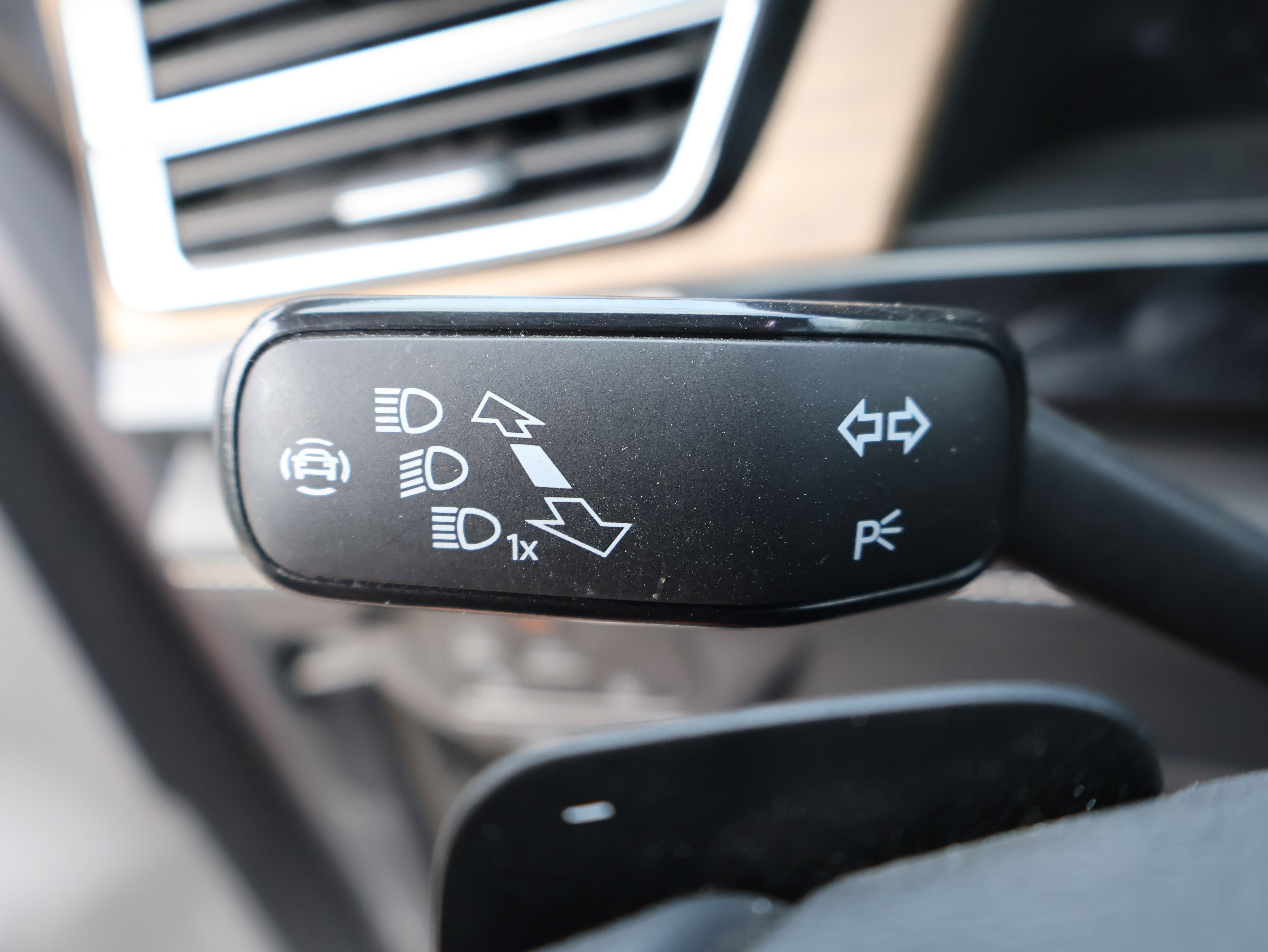 Used 2024 Volkswagen Atlas SE image 43