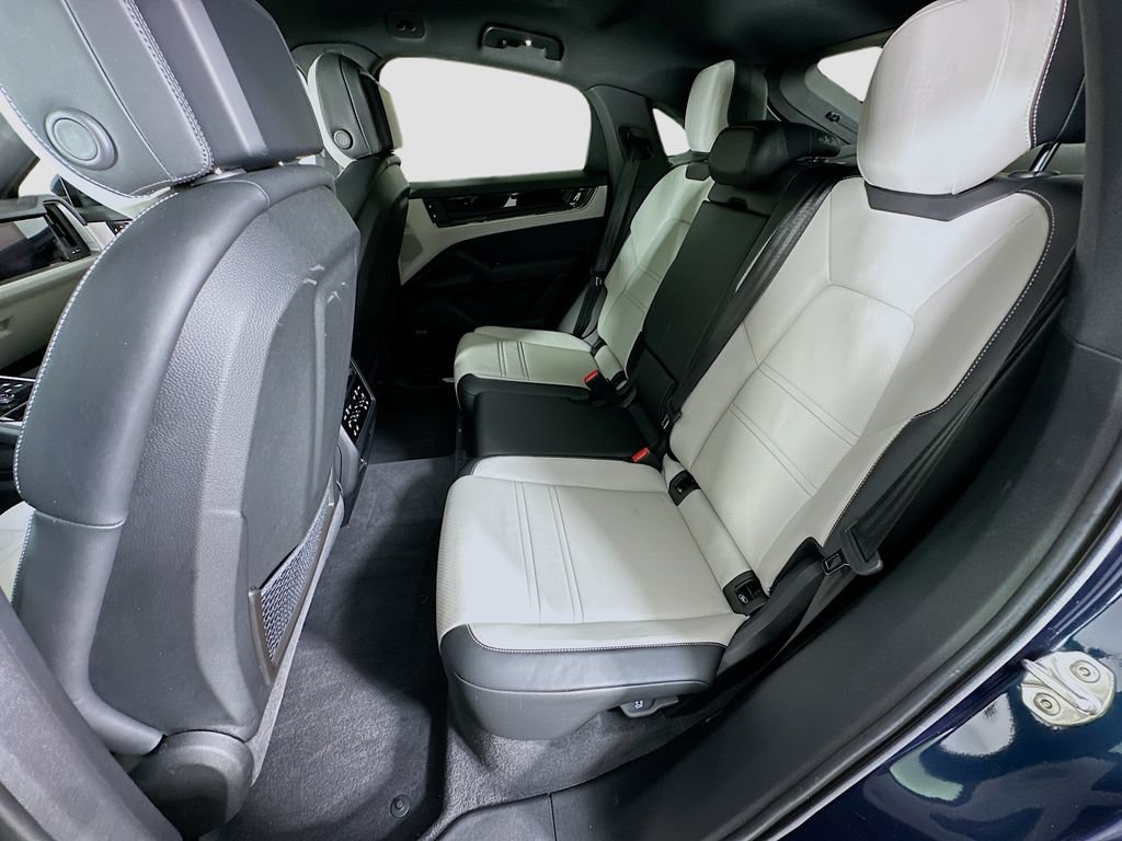 Used 2025 Porsche Cayenne S AWD/4WD image 24