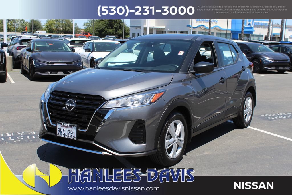 Used 2025 Nissan Kicks Play S FWD image 3