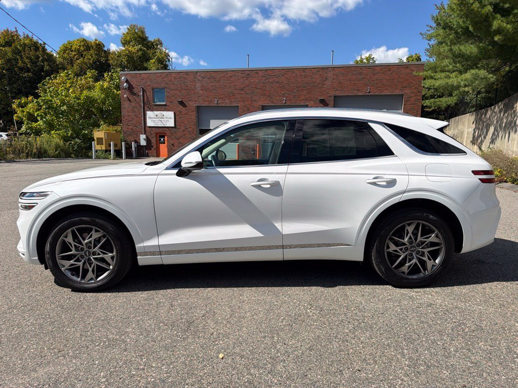 Used 2022 Genesis GV70 2.5T w/ Select Package AWD/4WD image 4