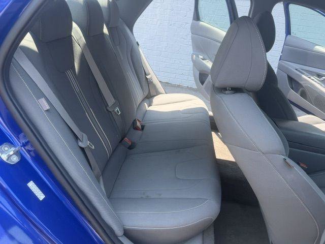 Used 2024 Hyundai Elantra SEL FWD image 11