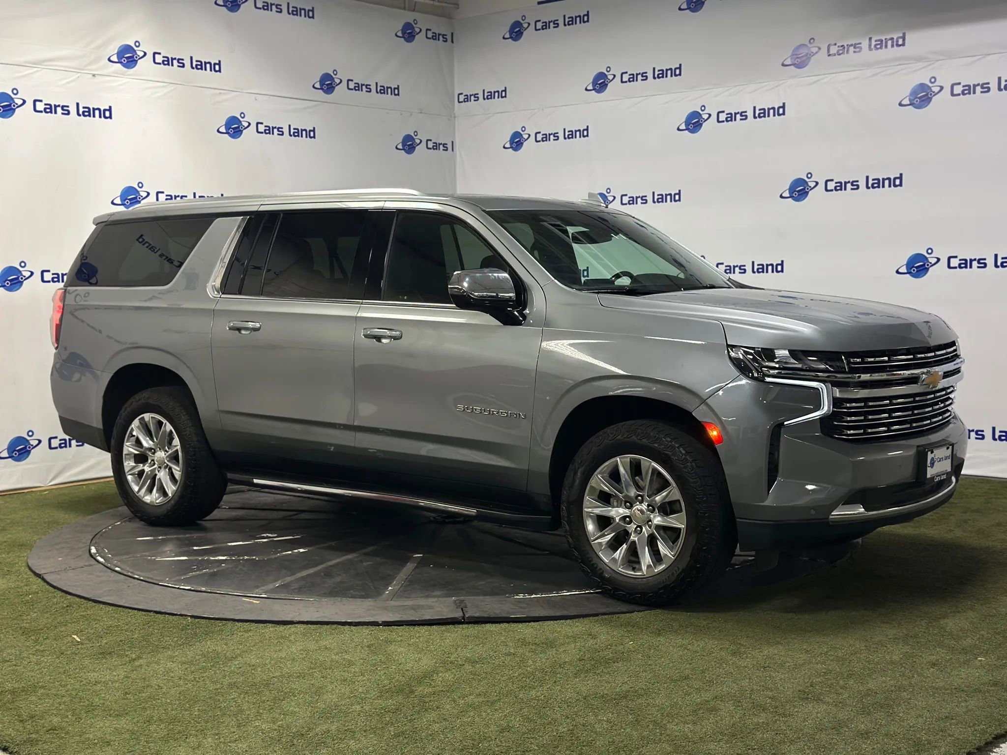 Used 2023 Chevrolet Suburban Premier image 2