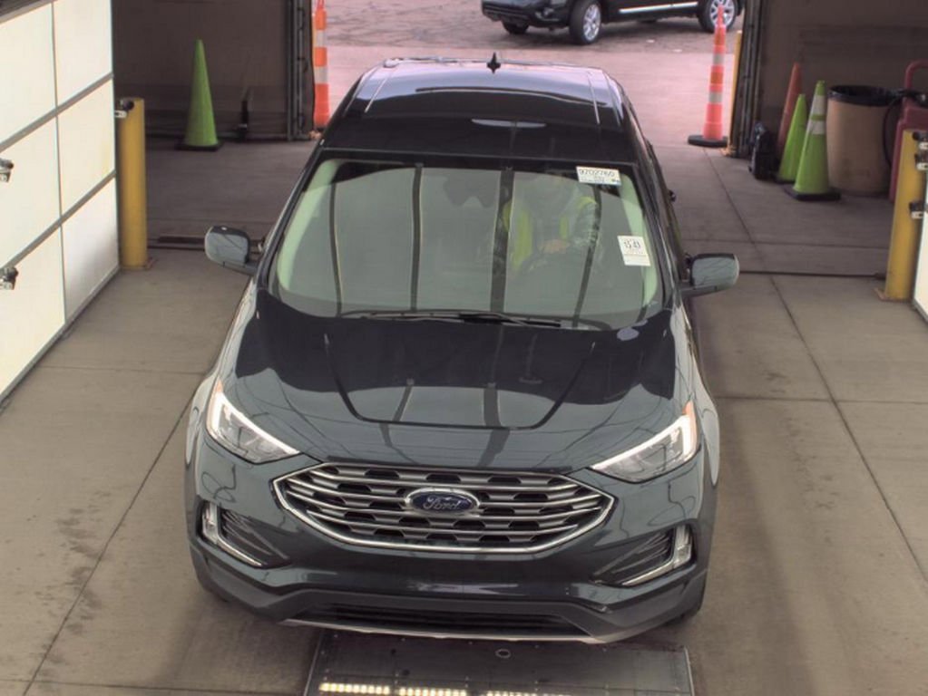 Used 2022 Ford Edge SEL w/ Convenience Package image 2