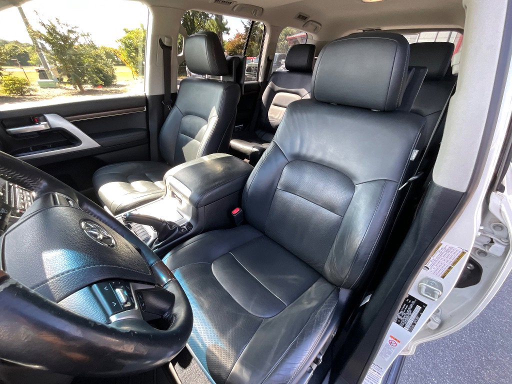 Used 2016 Toyota Land Cruiser image 21