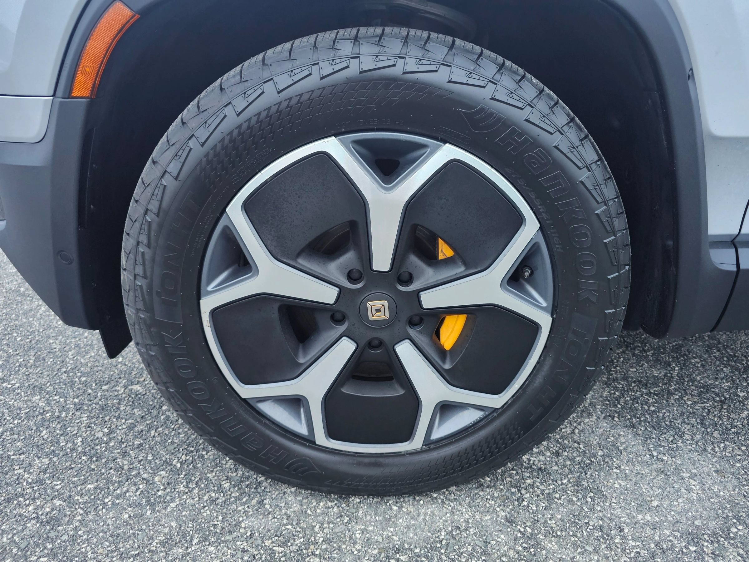 Used 2024 Rivian R1S Adventure Quad AWD/4WD image 36