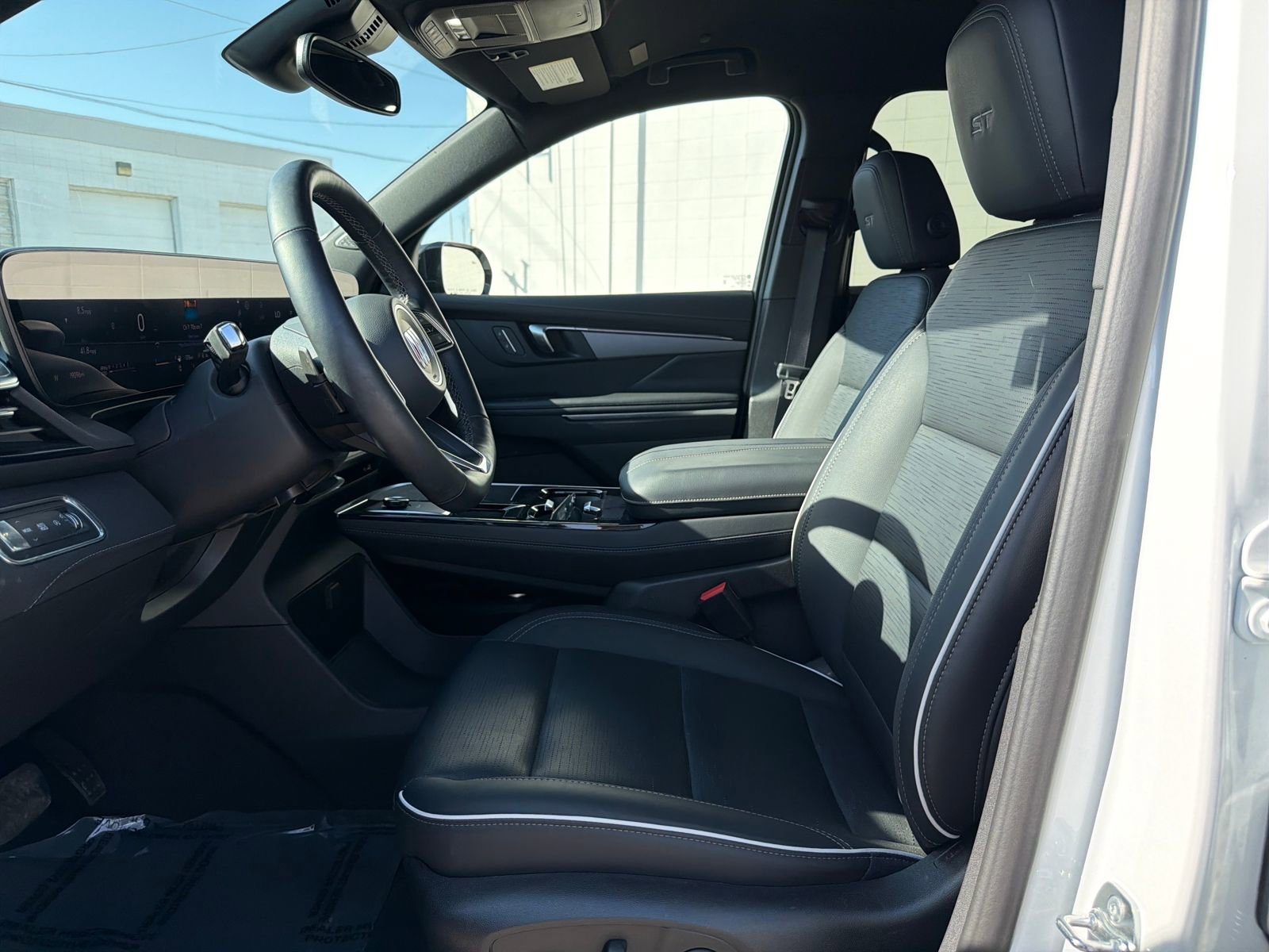 Used 2025 Buick Enclave Sport Touring image 14