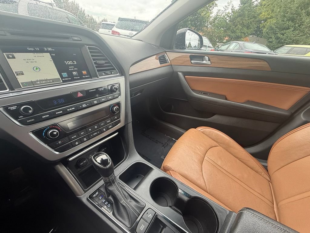 Used 2015 Hyundai Sonata Limited w/ Option Group 06 FWD image 22