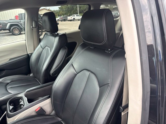 Used 2024 Chrysler Pacifica Touring-L FWD image 8