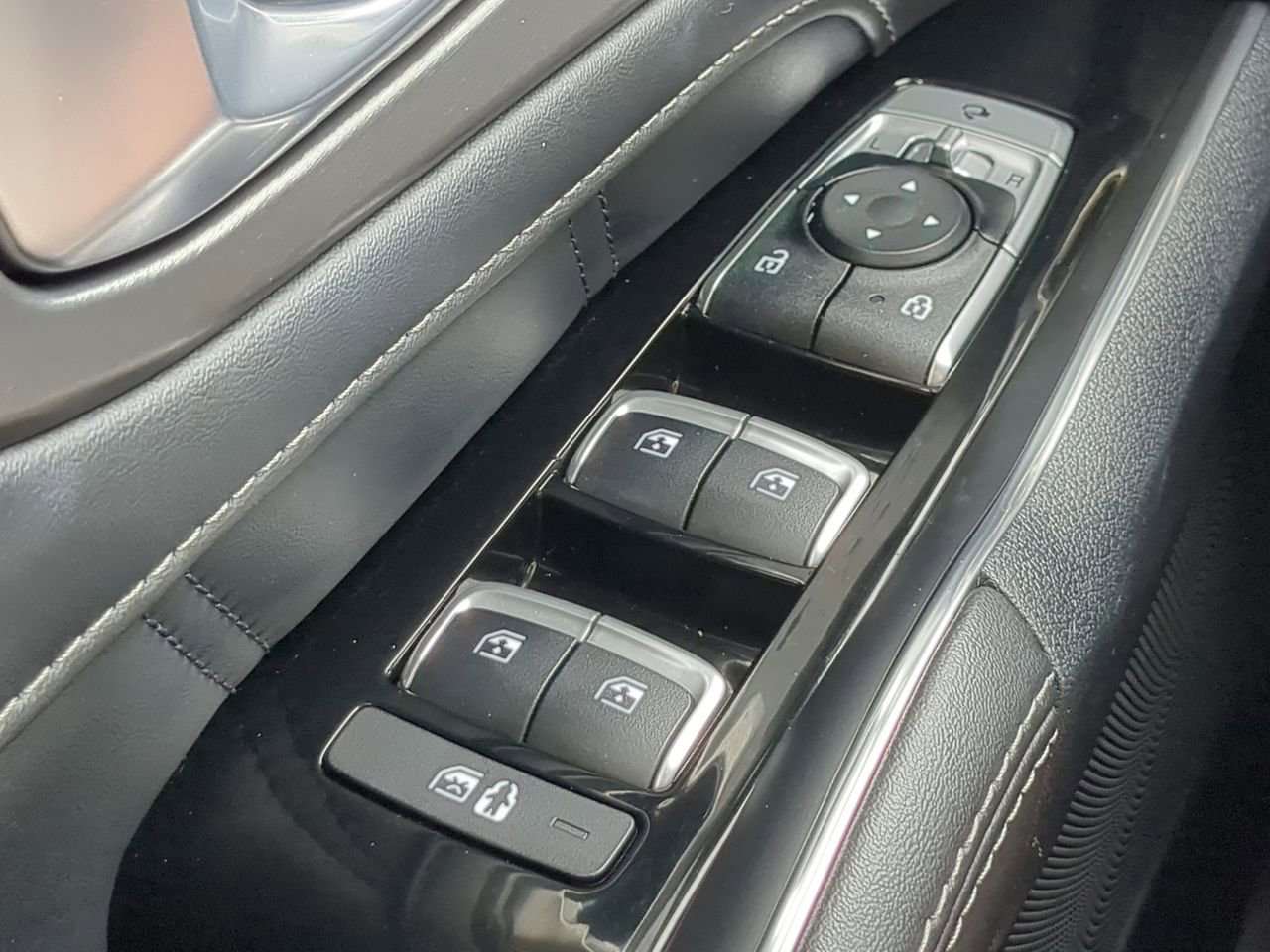 Used 2023 Kia Sorento SX image 22