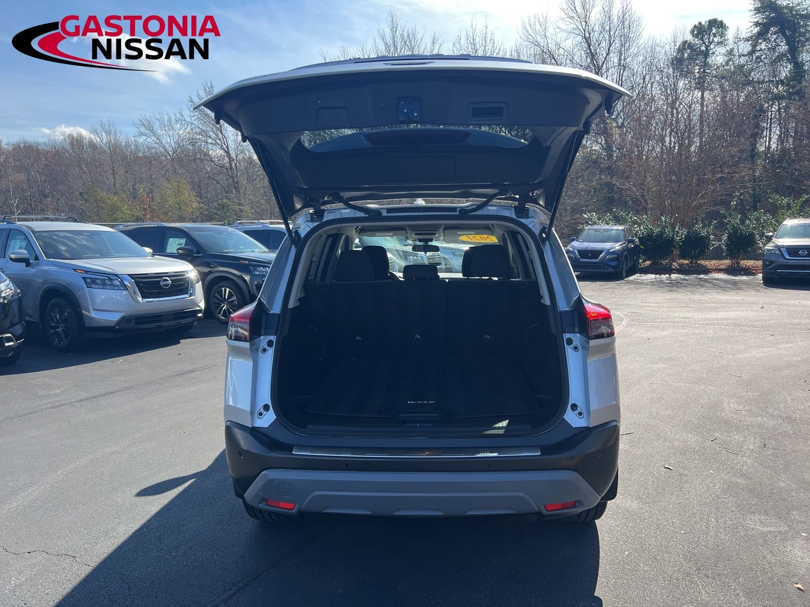 Used 2021 Nissan Rogue SV image 30