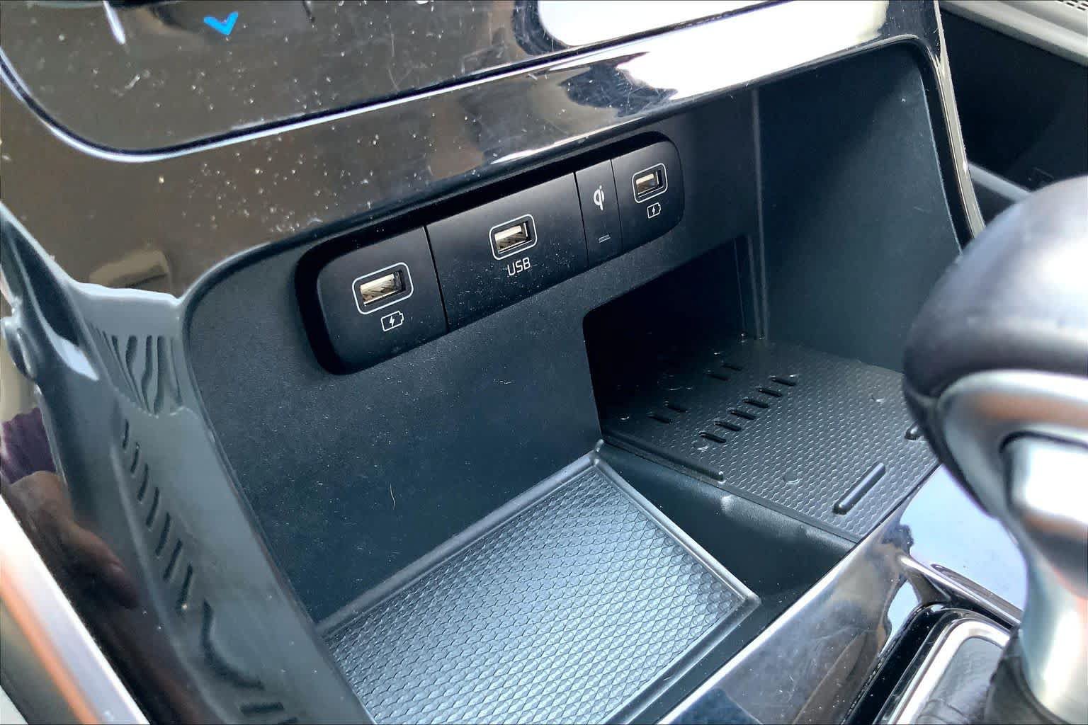 Used 2022 Kia Carnival EX FWD image 28