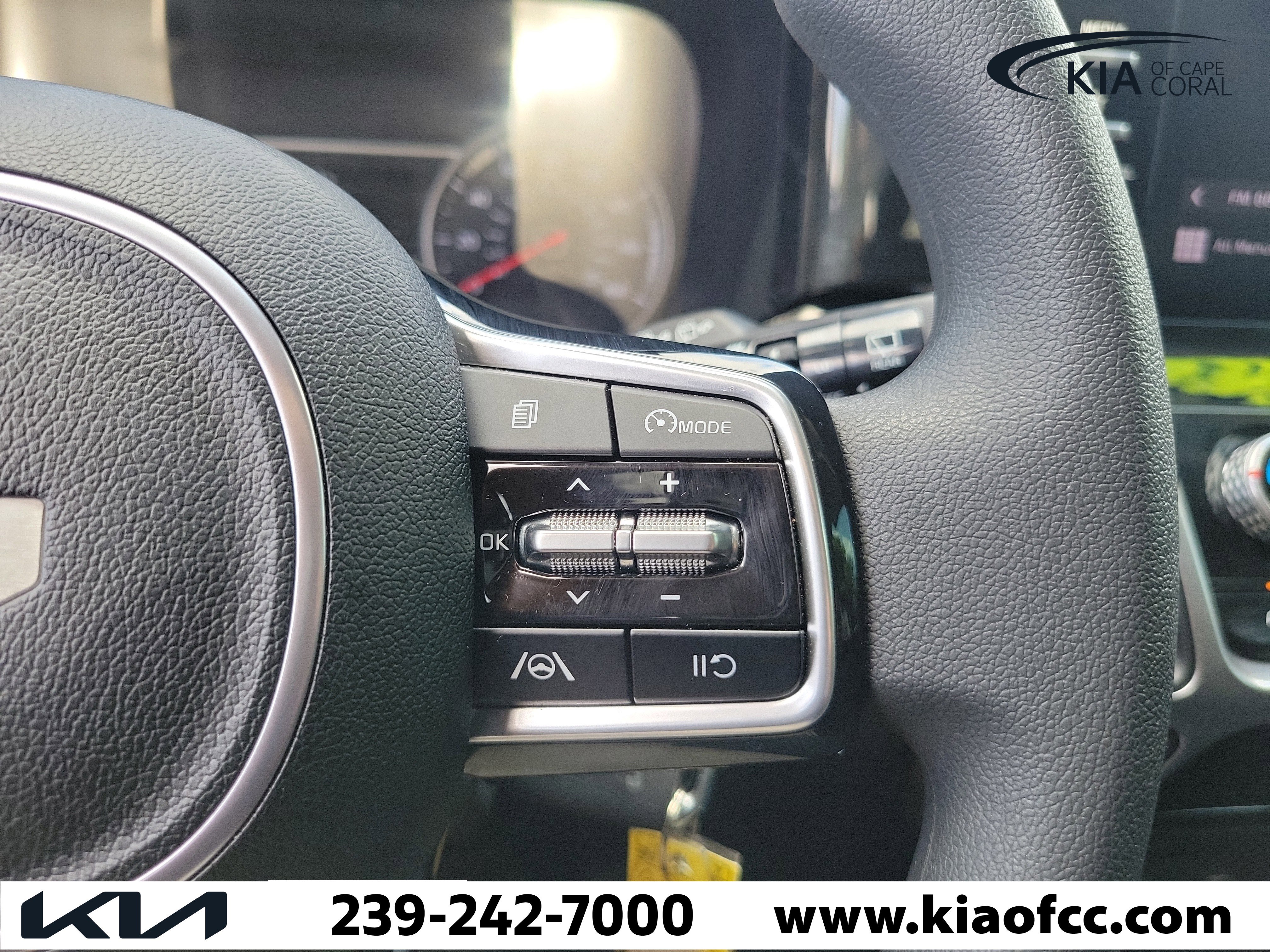 Used 2023 Kia Sorento LX FWD image 24