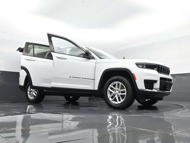Used 2023 Jeep Grand Cherokee L Laredo AWD/4WD image 31