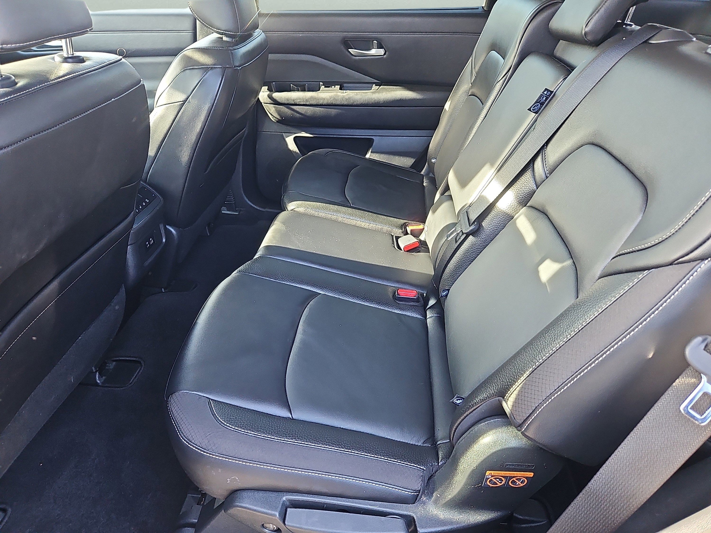 Used 2022 Nissan Pathfinder SL w/ SL Black Package image 31