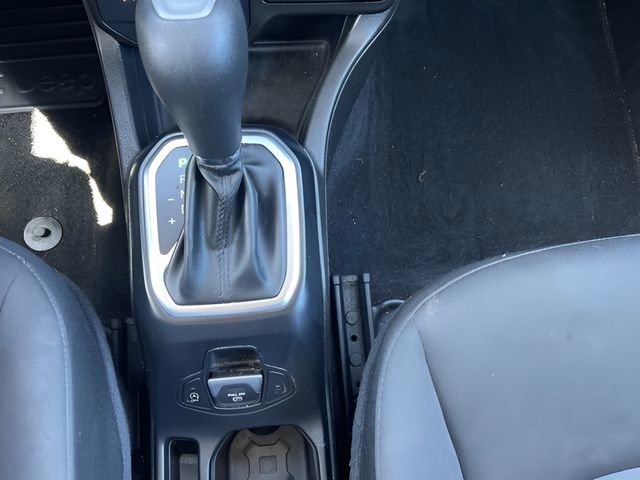 Used 2023 Jeep Renegade Latitude AWD/4WD image 26