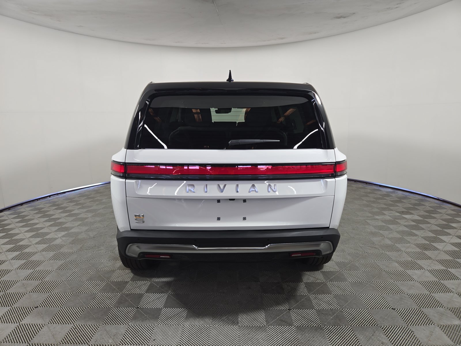 Used 2024 Rivian R1S Adventure Quad AWD/4WD image 4