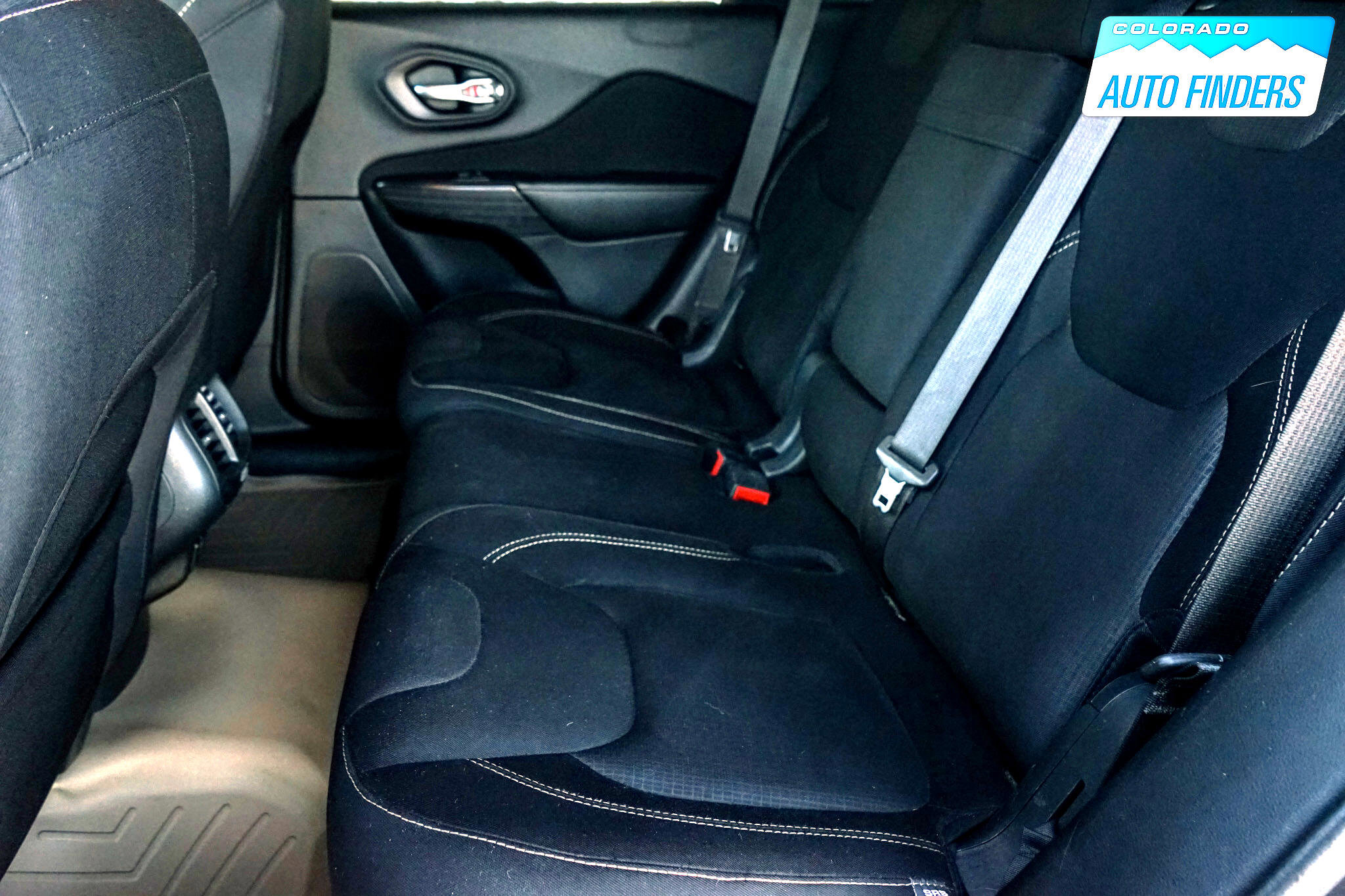 Used 2016 Jeep Cherokee Latitude w/ Cold Weather Group image 29