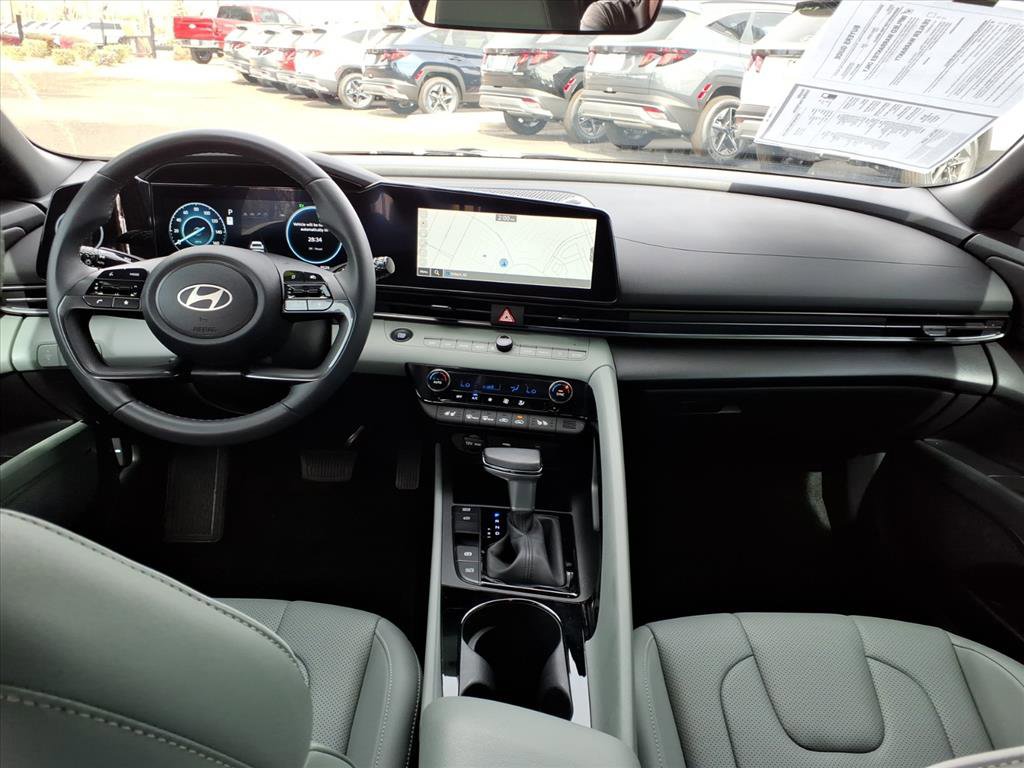 Certified 2025 Hyundai Elantra Limited image 16