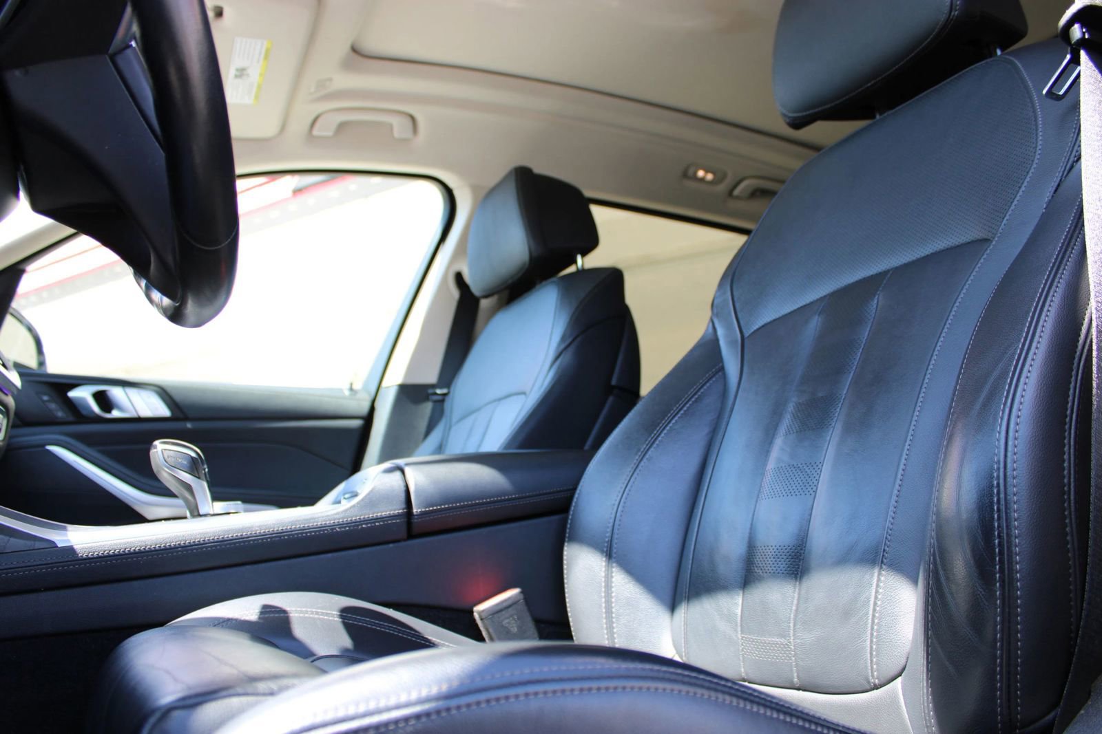 Used 2022 BMW X7 xDrive40i w/ Premium Package image 11