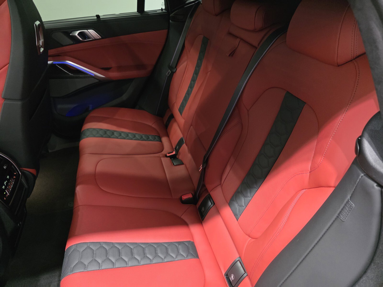 Used 2025 BMW X6 M Competition w/ Executive Package image 13