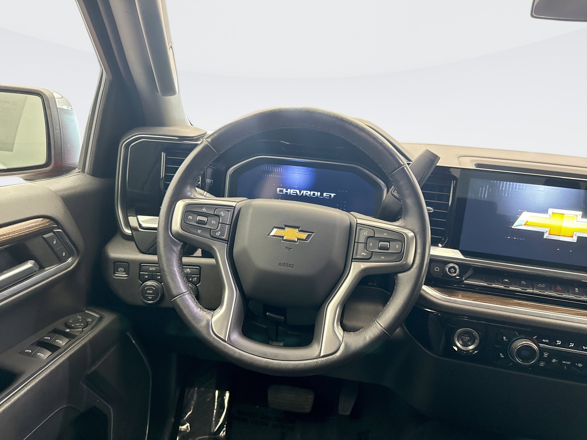 Used 2022 Chevrolet Silverado 1500 LT image 12