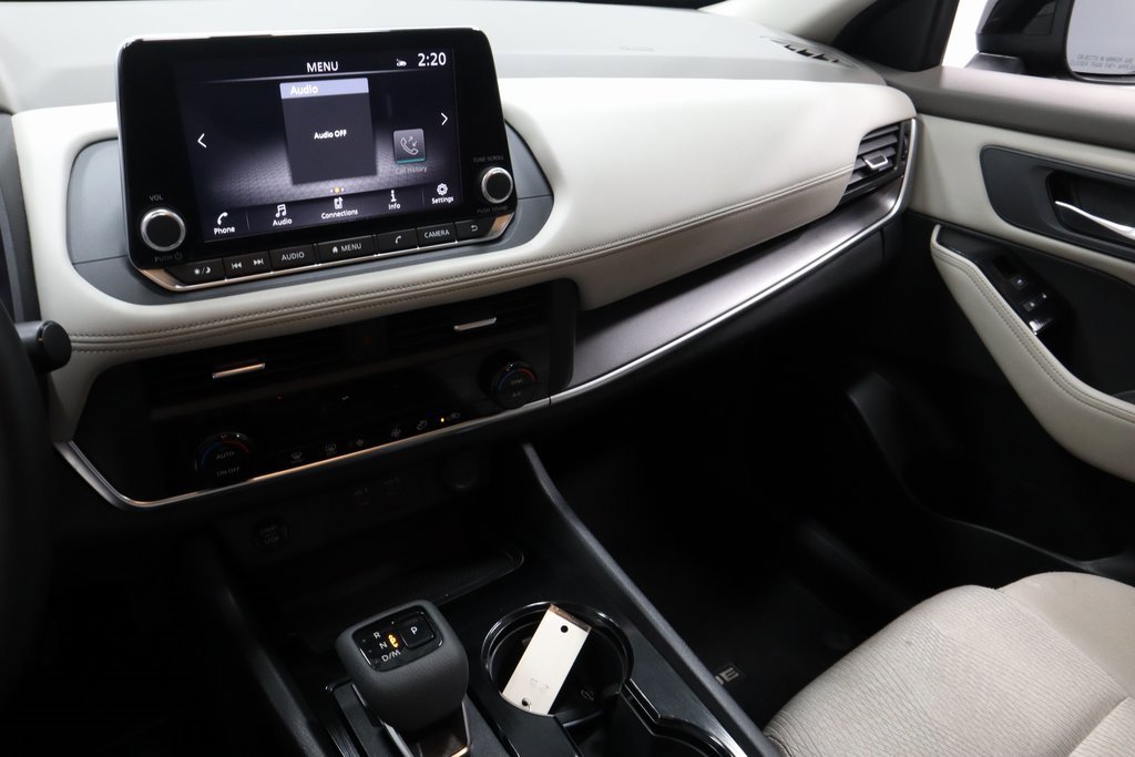 Certified 2025 Nissan Rogue SV image 29