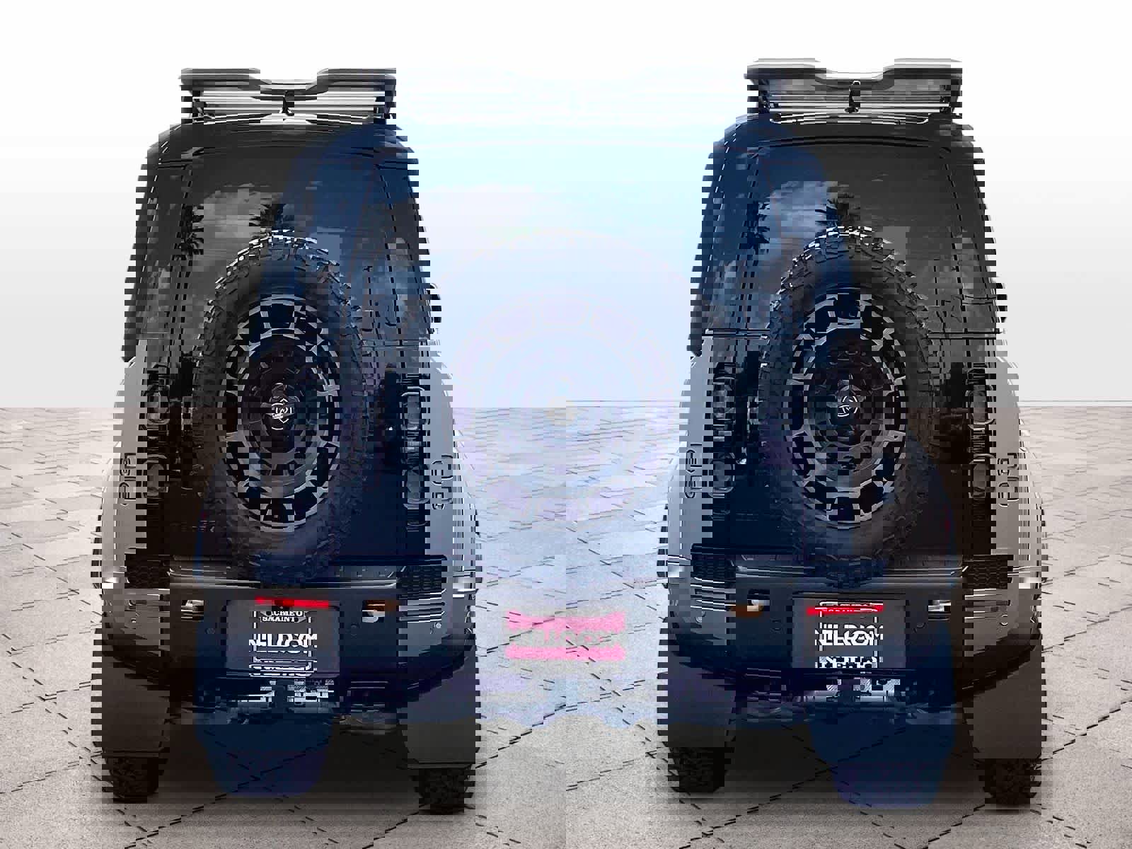 Used 2025 Land Rover Defender 110 AWD/4WD image 5