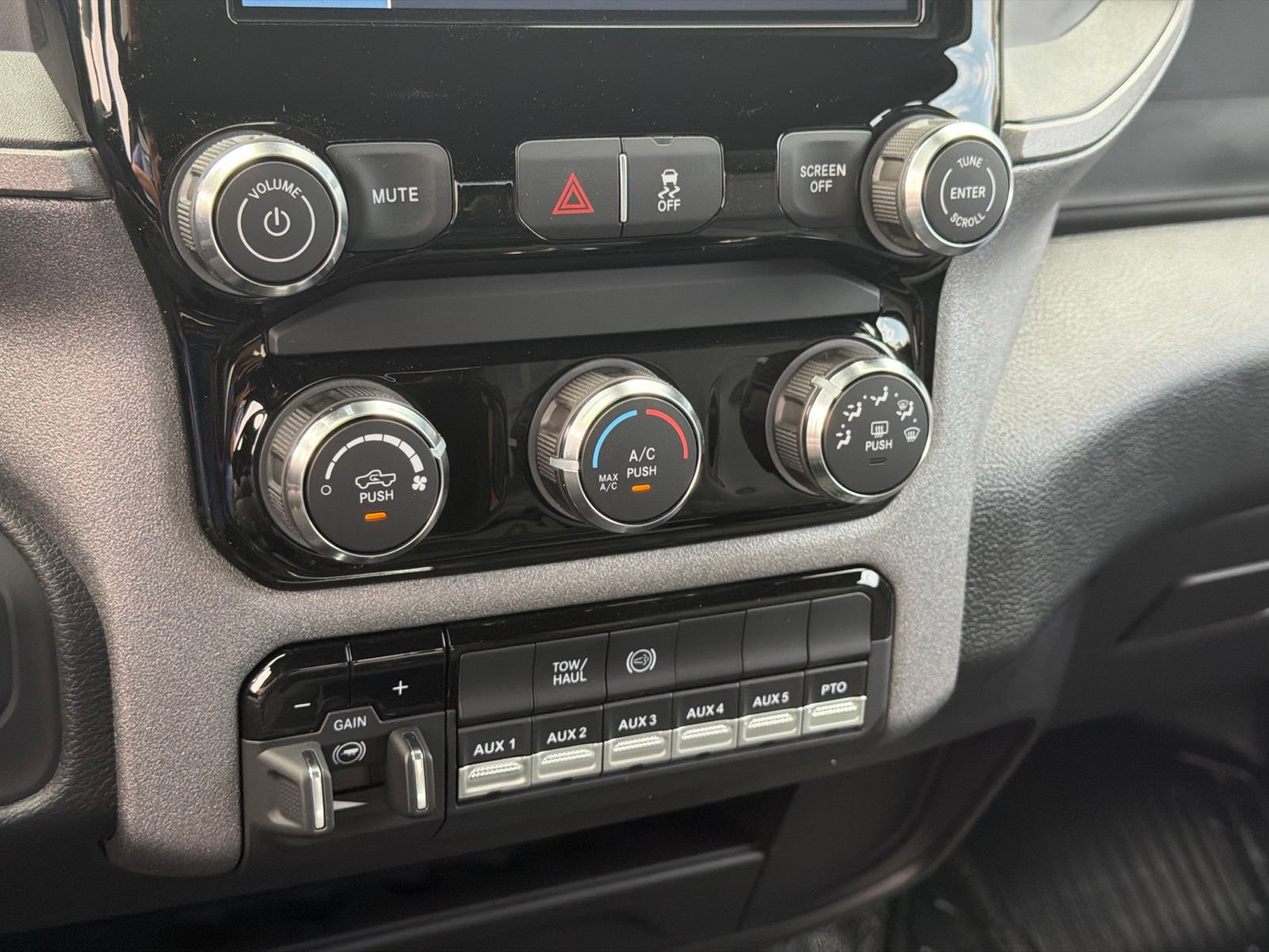 New 2027 RAM 3500 Tradesman w/ Chrome Appearance Group A AWD/4WD image 21